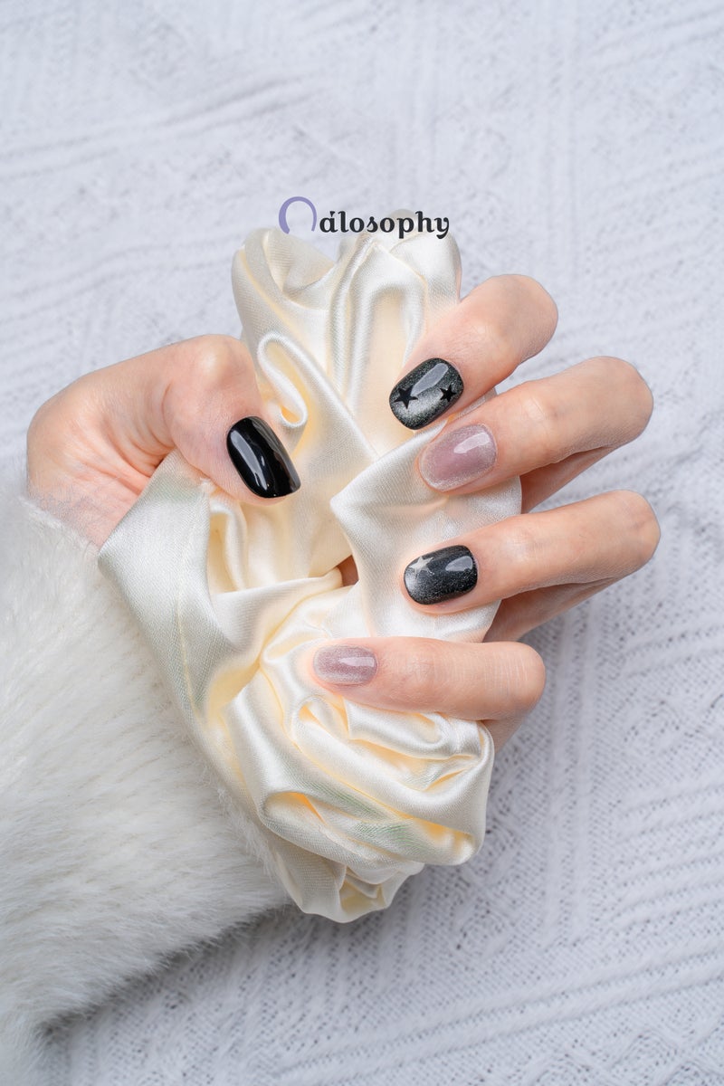 Nailosophy أظافر جل مضغوطة يدوية الصنع بعيون قطط سوداء مع نجوم | شكل دائري - Image 4